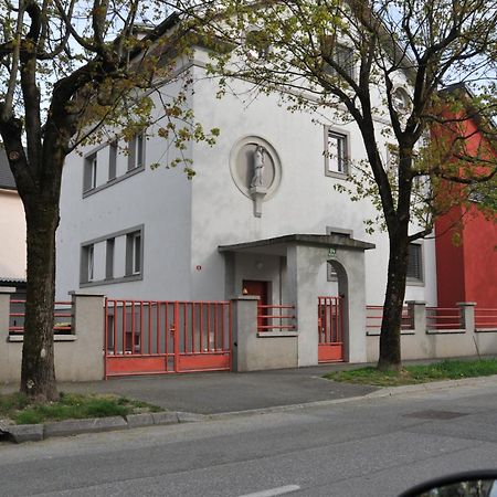 Atrium Flat In The Villa Ljubljana Exterior photo